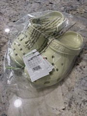Crocs Classic Clog Unisex Kids J6 Green Slip-On Clog Shoes Synthetic