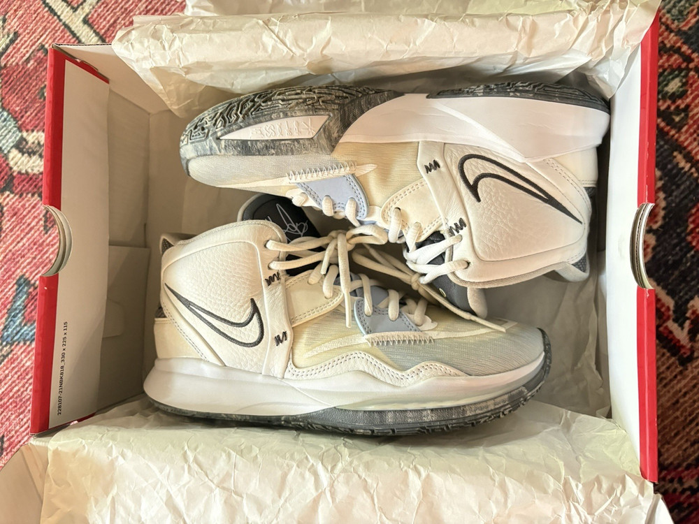 Nike Kyrie Infinity EP Basketball Mid Top Sneaker White/Gray US 7.5 Wms 6 Men
