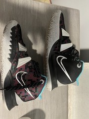Nike Kyrie 7 Pixel Camo Size 6Y Basketball Shoes