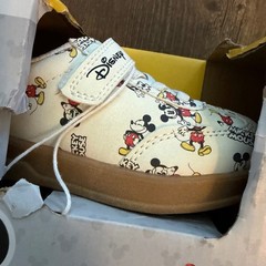 Disney Mickey Mouse Character Sneaker Toddler Size 9 Cream Gum Sole Theme Park