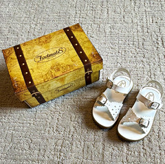 Footmates Ariel White Leather Buckle Sandals Open Toe Kids US 7 M EU 23