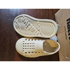 Native Jefferson Bloom Kids Size C5 Bone White Soy Beige Slip On Shoes