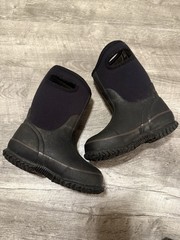 BOGS classic High Handle Waterproof Insulated Youth Boots Black Sz 9