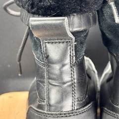 UGG Kids‘ Butte II CWR Boot Size 2 3M Insulation Leather Dyed Sheep Fur Black