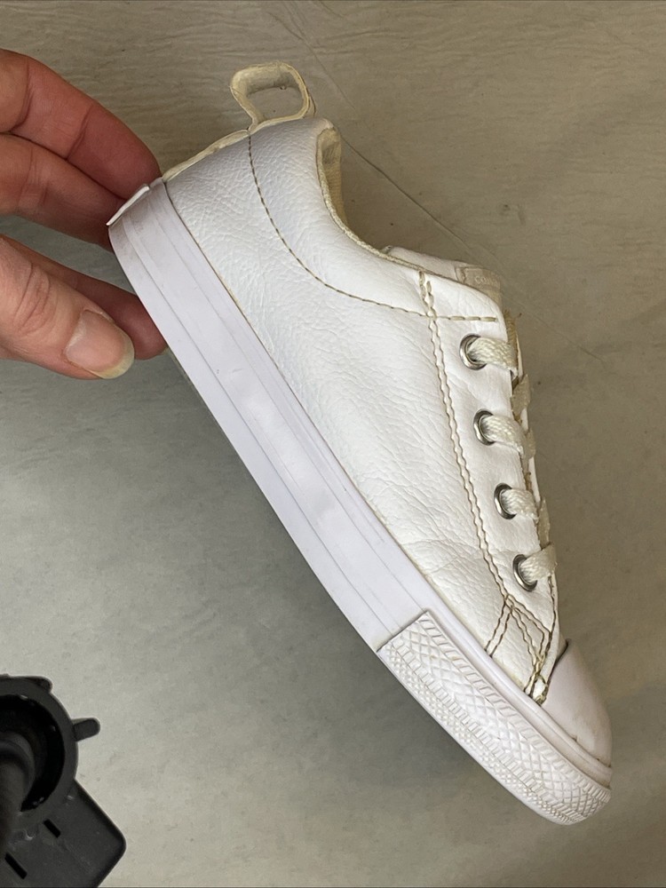 White Leather Low Top Converse Childs Kids 10 Small Summer Beach Clean Girl
