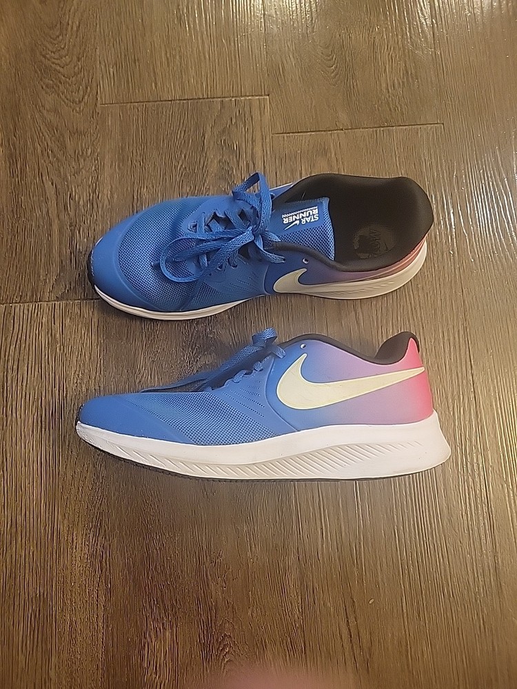 Nike Star Runner 2.0 Low – Size 6.5Y – Very Nice – Only Worn A Few Times