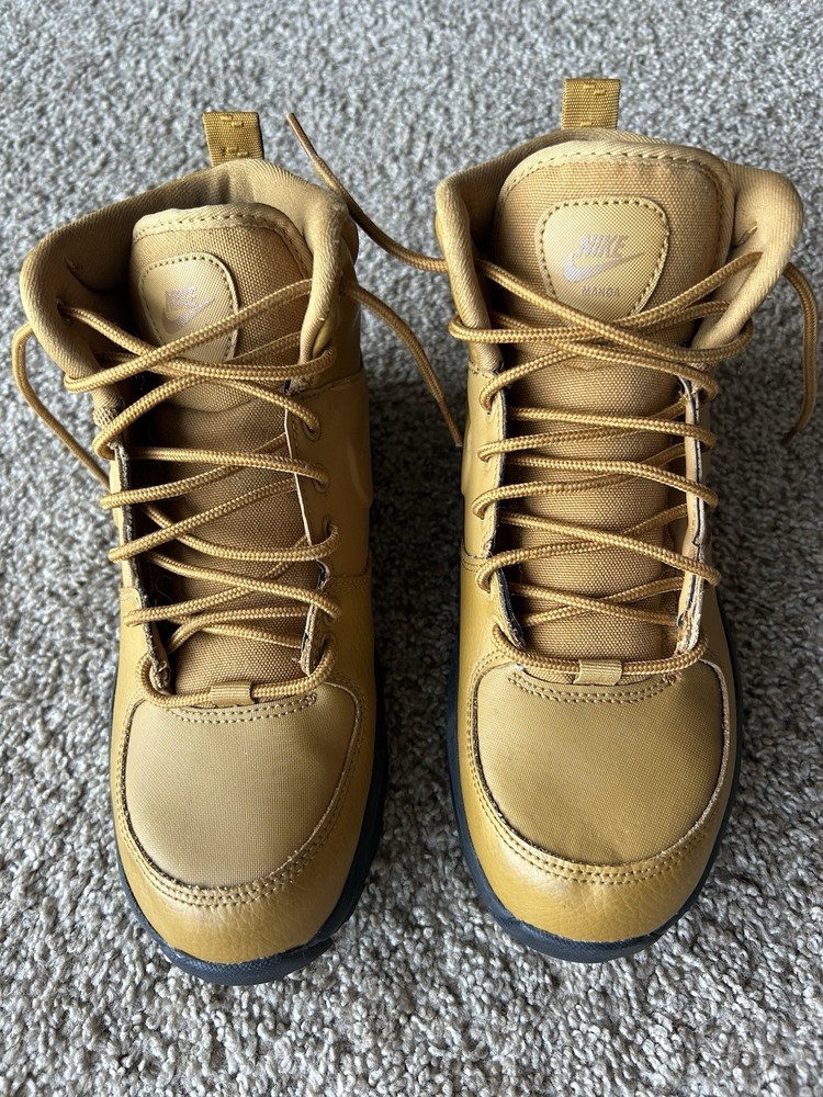 Size 6 (GS) – Nike Manoa Mid Wheat