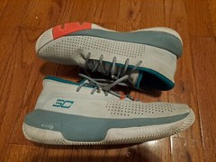 Under Armour SC (Stephen Curry) 3 Zero gray/green sneakers youth sz 6..Read Desc
