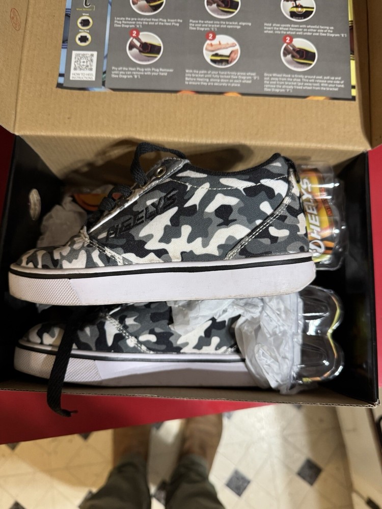 HEELYS Sneakers In Black/white/gray Camouflage. Sz 1Y