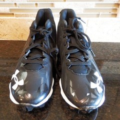 NEW Under armour UA Spotlight Black and White Cleats Youth Kids SZ 2 Y