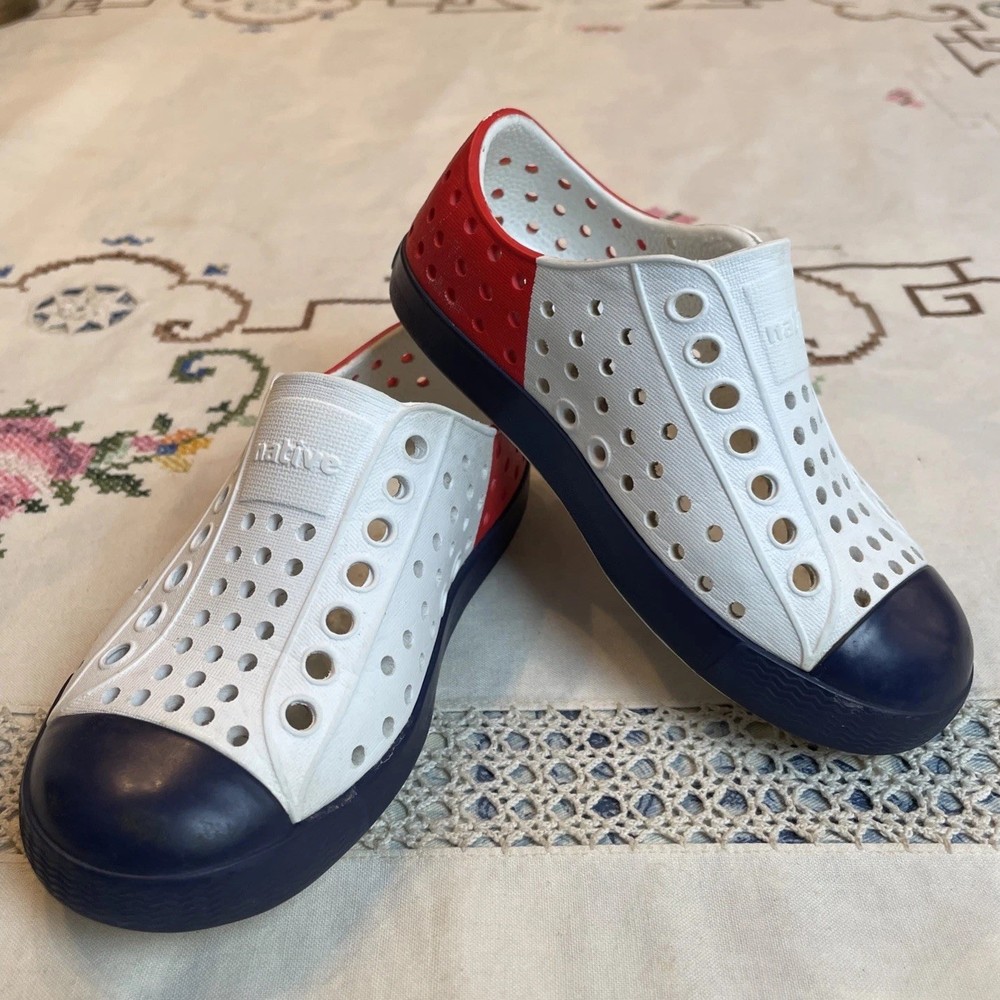 Native Jefferson Shoes Size 8 Child Red White & Blue