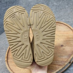 UGG Neumel II Boot Chestnut Brown Suede Kids Size 4 US Chukka Boots Lace Up