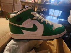 Jordan 1 Mid Lucky Green Sneaker Size 3Y