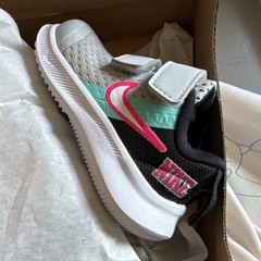 Nike Unisex Kids Athletic Sneaker Hook & Loop Mesh Gray Black White Pink Teal