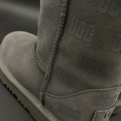 UGG KIDS CLASSIC II SHORT BOOT GREY SUEDE LOGO GRAPHIC LITTLE KIDS SIZE US 13K