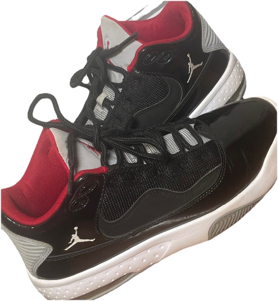 Jordan Max Aura 2 GS Sneaker Black Gym Red White Wolf Grey 5.5 Y Patent Mesh