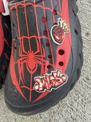 Crocs Team Spider-Man Echo Glow Clog – GLOW-IN-THE-DARK SPIDEY Kids Sz: J6 US
