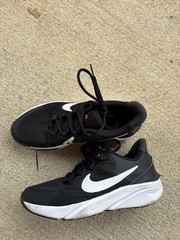 Nike Boy’s Star Runner 4 NEW Athletic Shoes Black White Anthracite Size 5Y