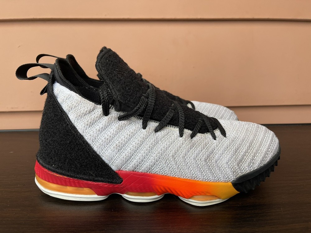 EUC Nike LeBron XVI 16 Space Travel AQ2465-188 Size 7Y Youth / Women’s US 8.5 D7