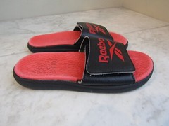 Reebok Black/Red Wide Strap Slide Slip On Shoes Children’s Size 1 EU 31.5