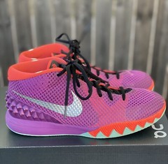 NIKE KYRIE 1 (GS) BERRY METALLIC SILVER ATHLETIC SHOE – #717219-508 – SIZE 7Y
