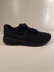 Nike Tanjun (GS), Black/Black, 818381 001, Size 7Y, Triple Black