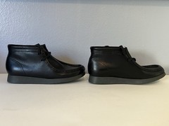 Clarks Wallabee Boot Smooth Black Leather Size 2.5 KIDS / JUNIORS