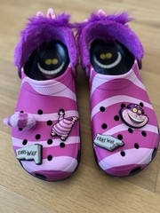 Crocs Cat Alice in Wonderland Faux Fur Lined size 11 Pink/Purple Slip