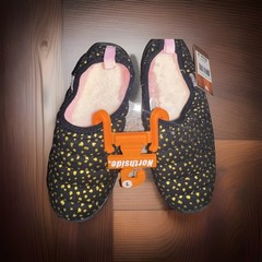 Northside Unisex Kids Slip-On Slippers US 2 Black/Gold Spotted Faux Fur