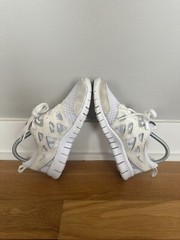 NIKE (GS) FREE RUN 2/ WHITE/BLACK/GREY/ 5.5 YOUTH/ DD0163-100