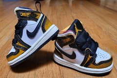 New Nike Air Jordan 1 Mid SE Orange Wear Away (TD). Size: 2C. Box Is Missing Lid