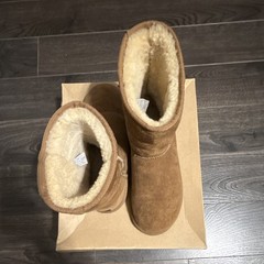 UGG Australia Kid’s Classic Chestnut Shearling Lined Suede Boots Size 6
