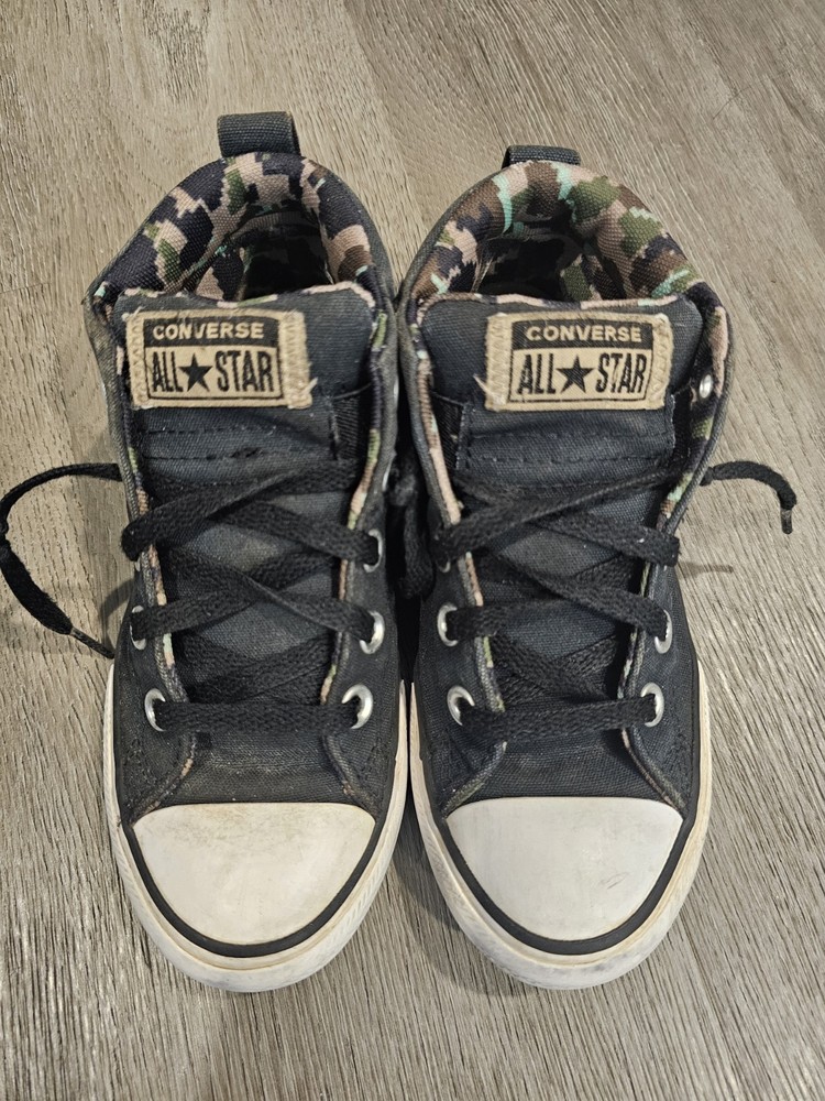 Converse All Star Chuck Taylor High Top Sneakers – Kids Size 1 – Black Camo
