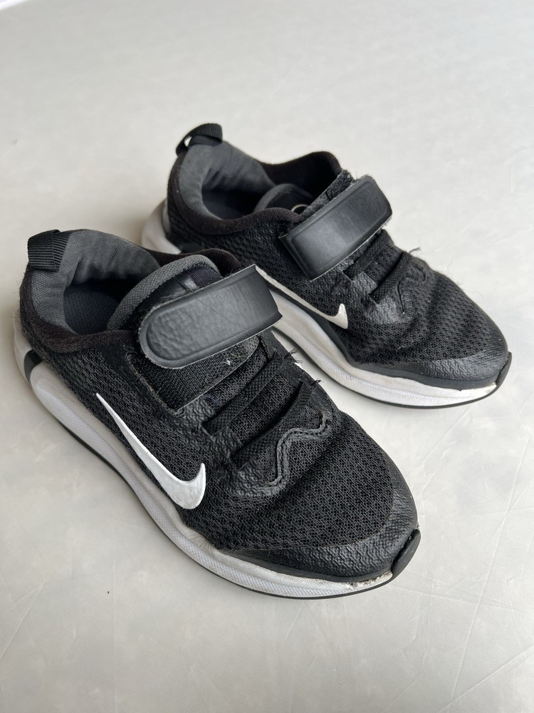 Nike Infinity Flow Kids‘ Running Shoes, Black/White/Anthracite, 13.5