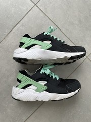 nike huarache size 6Y black mint green