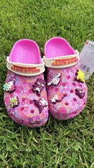 Hello Kitty 👣friends 🔥 Crocs classic clog With Tags 🏷️ 13 child 🧒🏻…