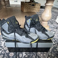Nike Jordan True Flight Mid Top Basketball Sneaker Gray/Black/Yellow Kids 10.5