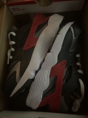 NIKE HUARACHE RUN (PS) DK SMOKE GREY/ UNIVERSITY RED SIZE 1Y