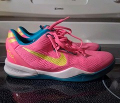 Rare Nike Kobe 8 GS Dynamic Pink 555586-601 Youth Size 4Y Basketball Shoes