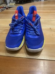Size 5.5 (GS) – Under Armour Curry 3Z5 Low Royal Taxi
