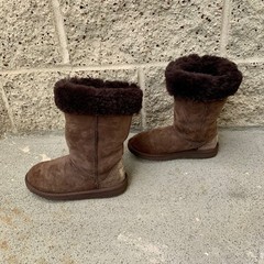 UGG AUSTRALIA Classic Tall Shearling Boots Kids 3 Euro 33 11″ Chocolate Brown