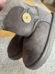 UGG Kids Bailey Button Gray Suede Leather Sheepskin Fur Lined Boot Toddler Sz 8