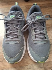 Under Armour Charged Assert 10 Gray Running Shoes Athletic Sneakers Youth Sz 6.5