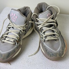 Nike Kyrie Infinity Leopard Camo Boys Size 6 Gray Basketball Shoes Sneakers