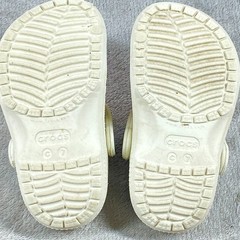 Crocs Clogs Kids 7 Beige Floral & Butterfly Charms Slip On Classic 10009455