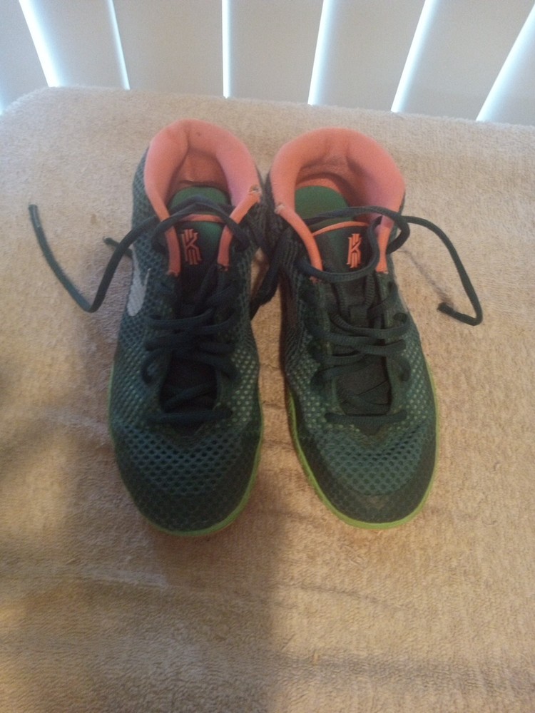 Nike Better World Youth Sneakers Size 6Y Pre Owned