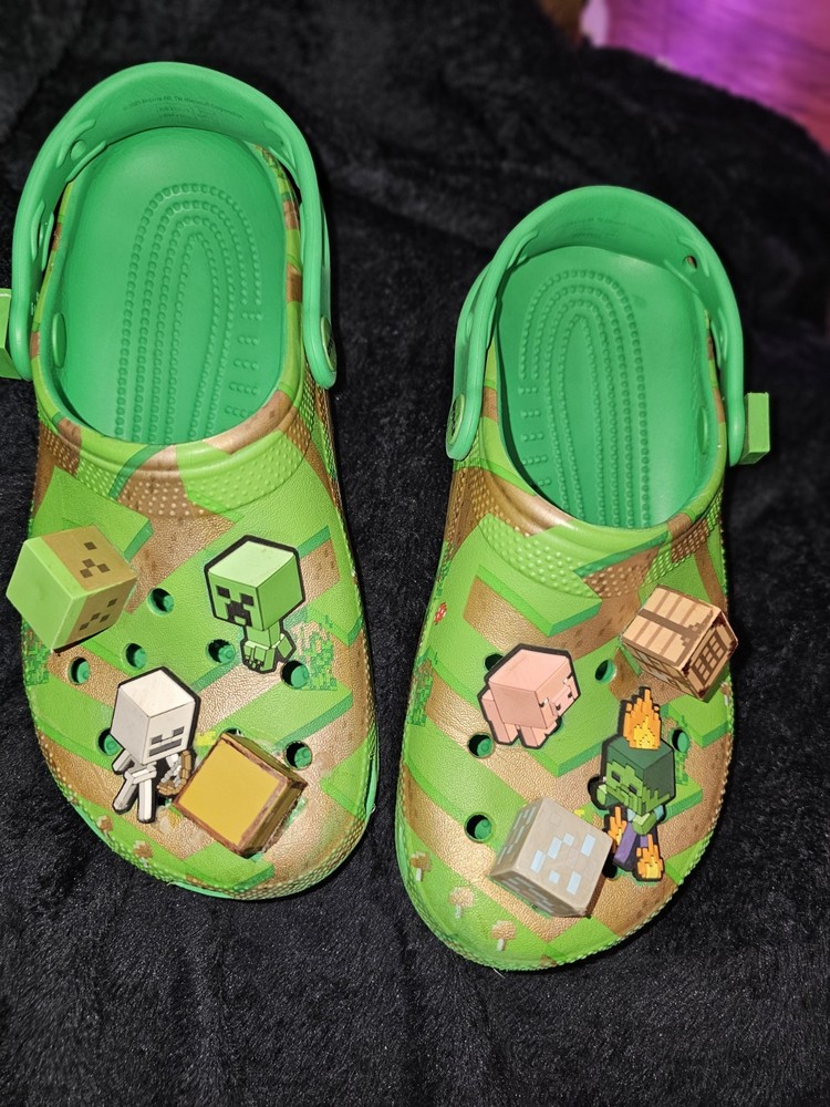 REDUCED – Minecraft Crocs Size 4 3D Game blocks Limited Edition L