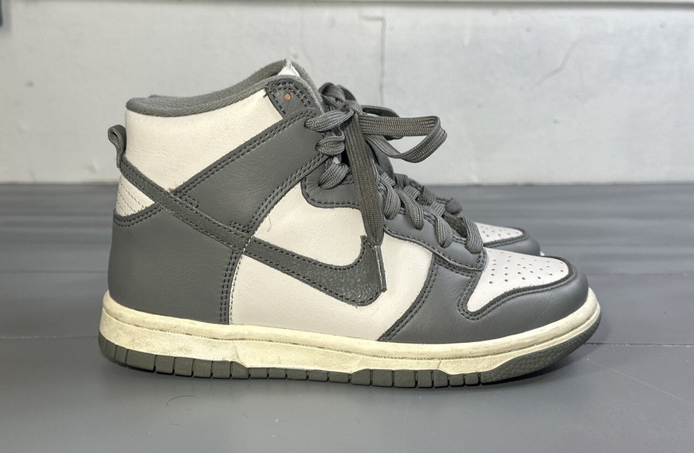 Nike Dunk High SE Retro Size 3.5Y Light Bone Tumbled Grey DM1028 001