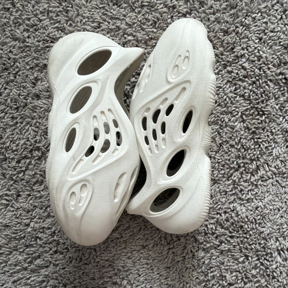 Kids Yeezy YZY Foam Runner Size 13K