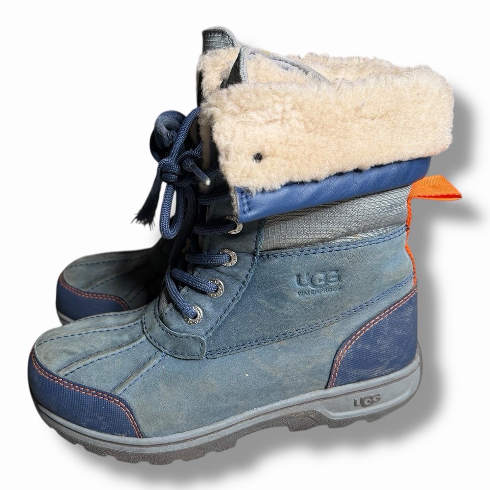 UGG Butte II Toggle Tall CWR Size 2 – Blue Leather Fuzzy Winter Boot -Pre-owned